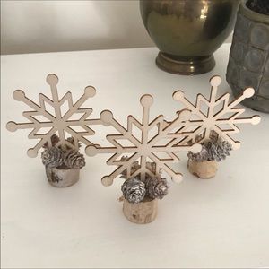 Wood Snowflakes w/ Pinecones Christmas Decor
